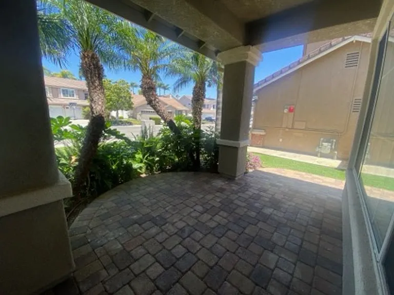 409 Lexington Cir — Photo 3