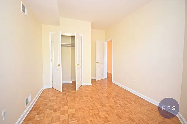 Rented by RES New York | media 9