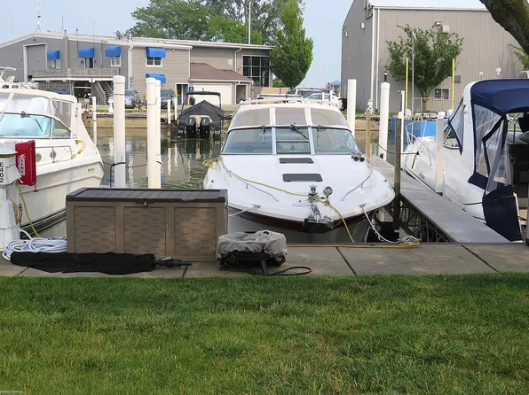 41700 Conger Bay Dr #402, Harrison Township, MI 48045