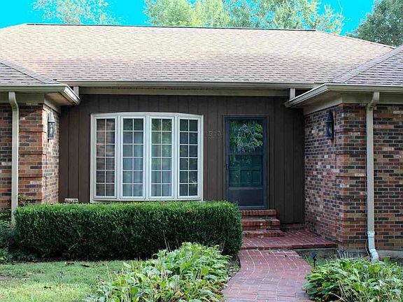 3rd image of 1513 Oxford Dr