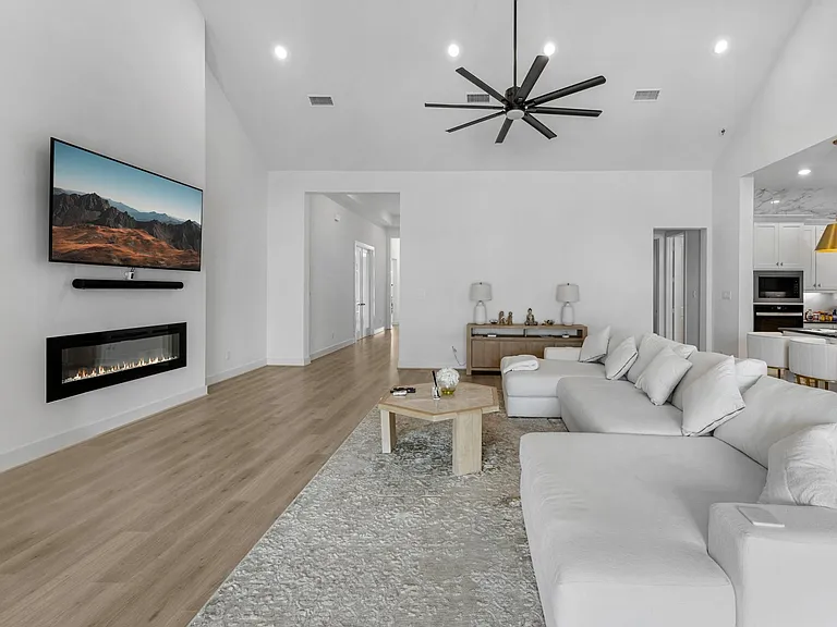 1402 Sunrise View Ln — Photo 9