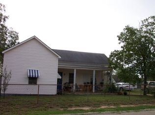 312 Willow Ave, Luling, TX 78648