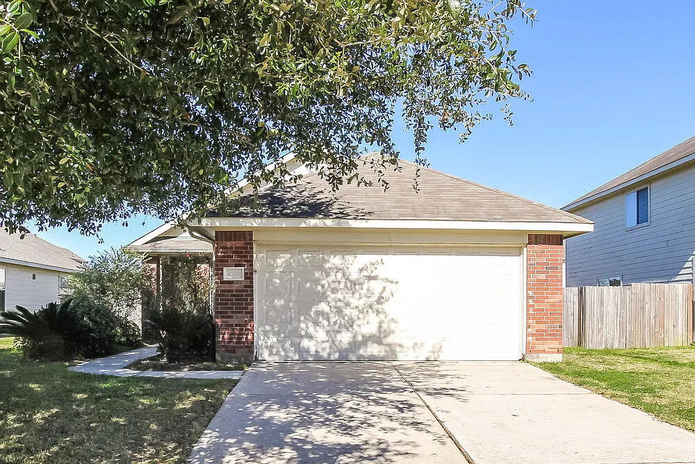 4 bed, 2.0 bath, 1295 sqft, $1,885 — Photo 1