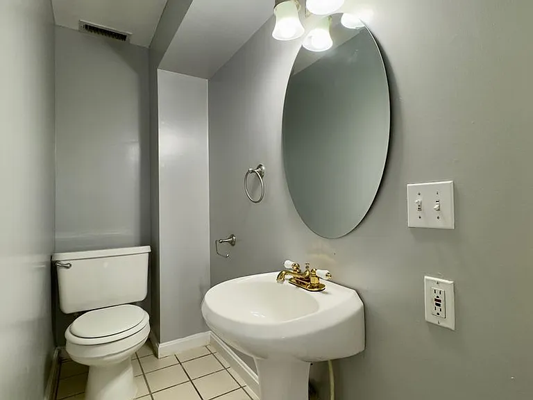 104 E Clement St — Photo 8