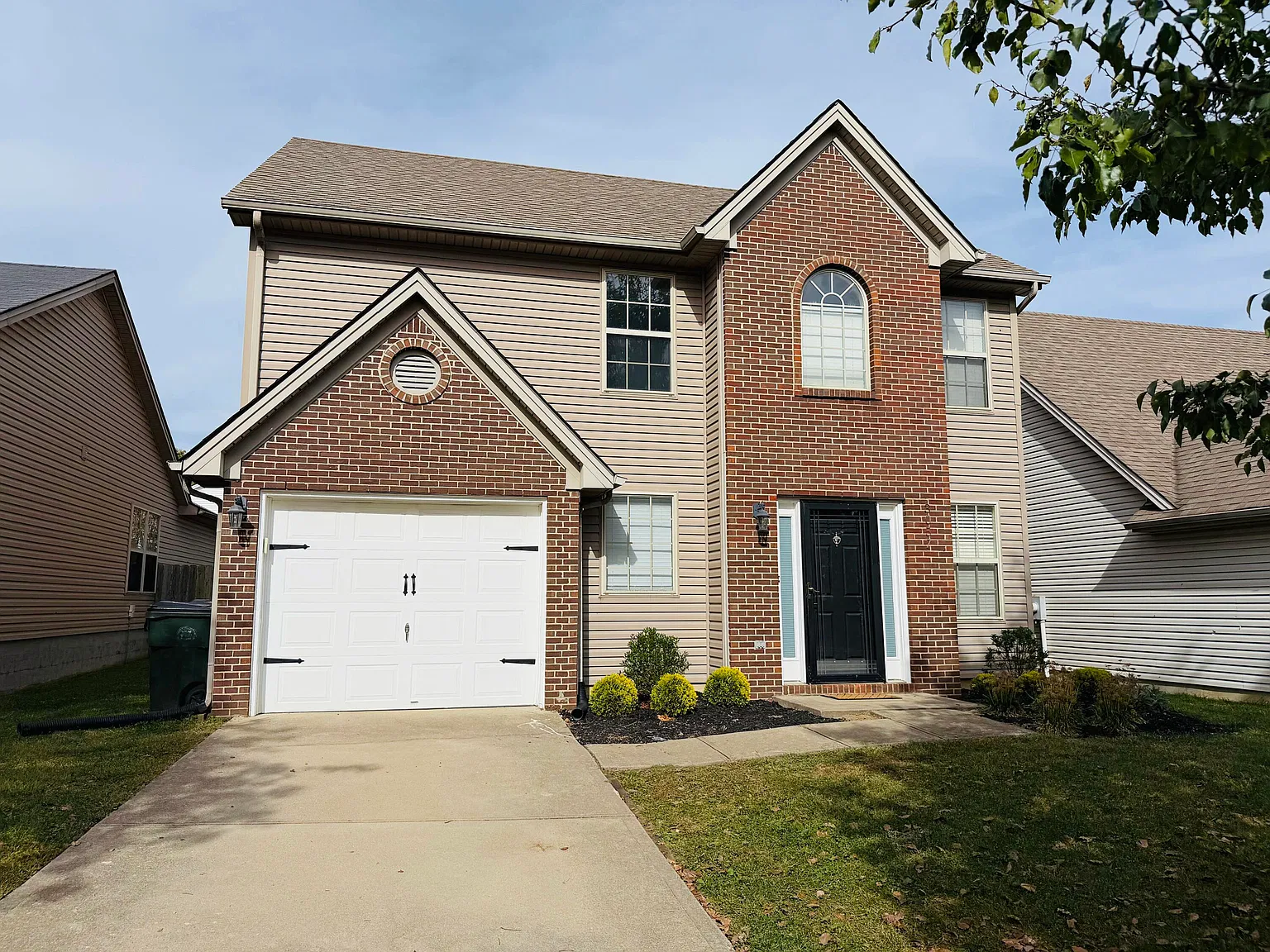 3 bed, 2.5 bath, 1562 sqft, $1,900 — Photo 4