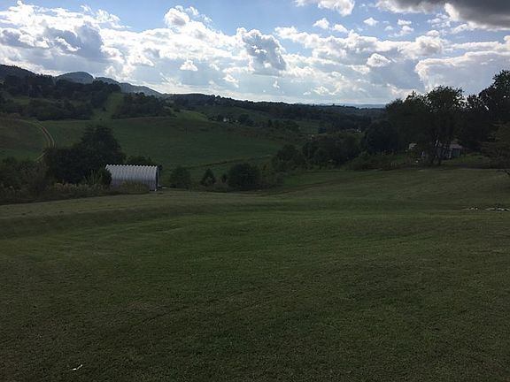 4th image of 444 Duff Cir