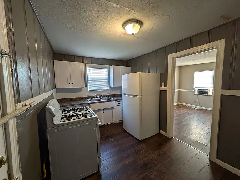 1243 Long Avenue — Photo 13