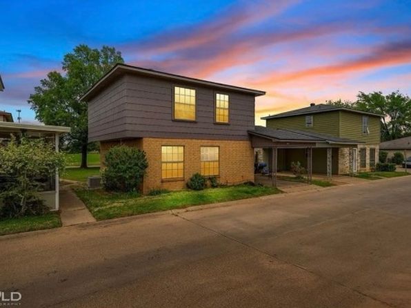 121 Carriage Square Dr