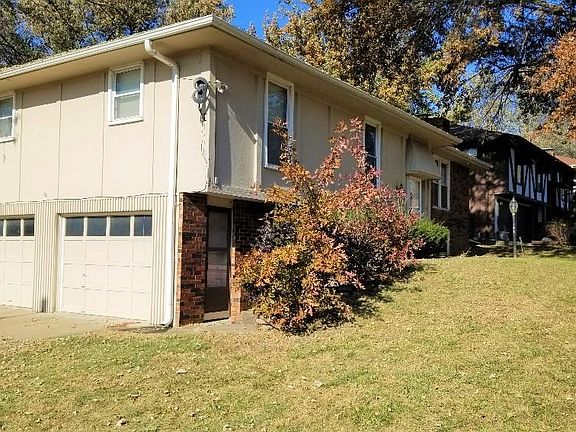3rd image of 2100 Cougar St