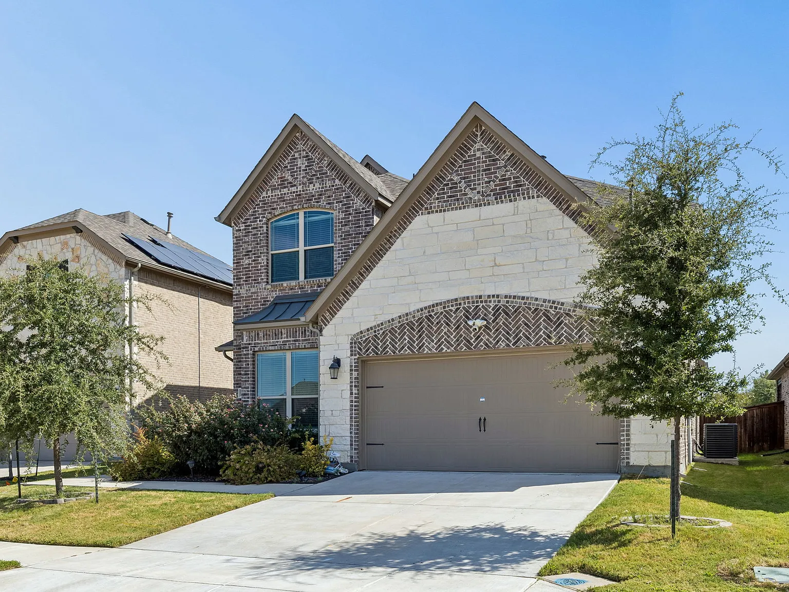 5 bed, 3634 sqft, $3,500 — Photo 2