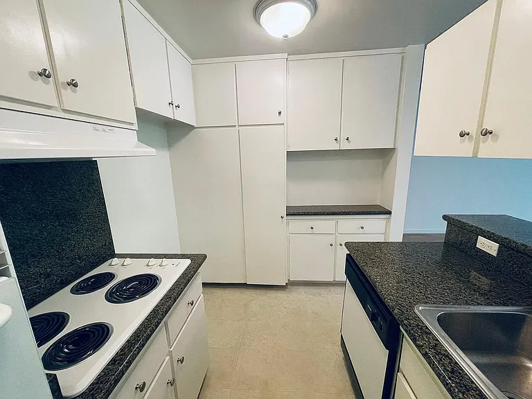 1054 S Bedford St #205 — Photo 5