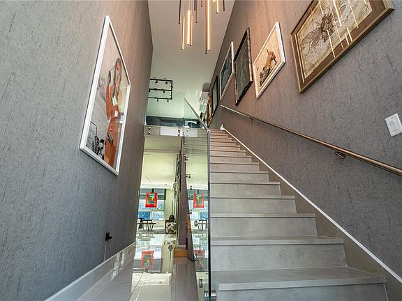 3rd image of 68 Riviera Vlg