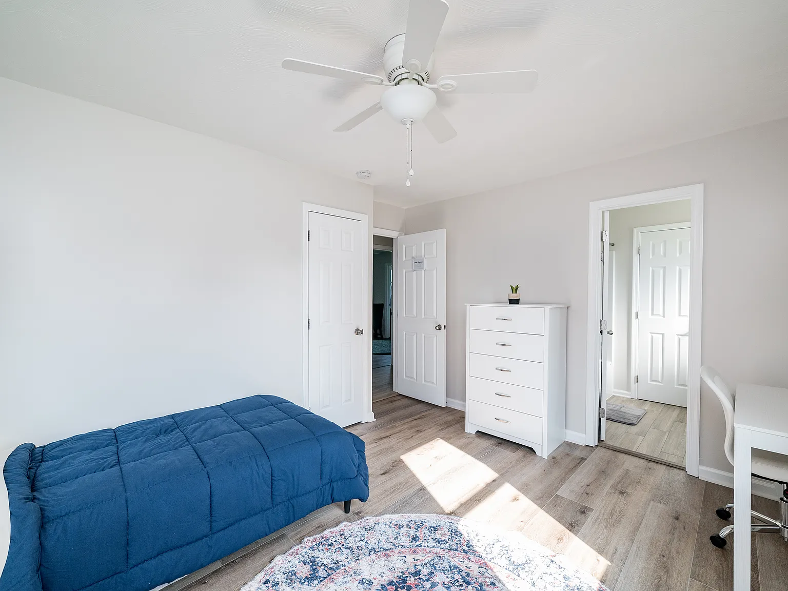 3 bed, 1232 sqft, $2,400 — Photo 4