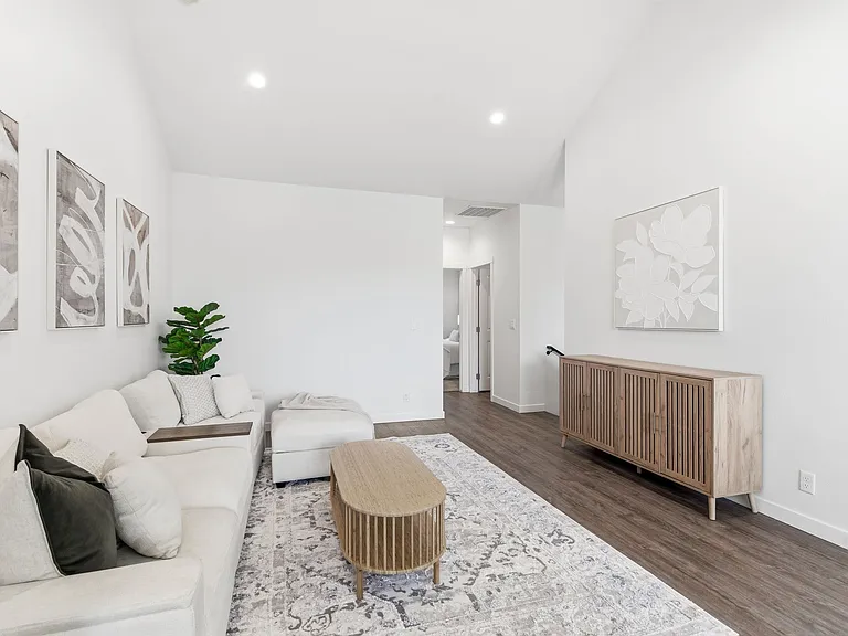 510 Diamond Ln — Photo 10