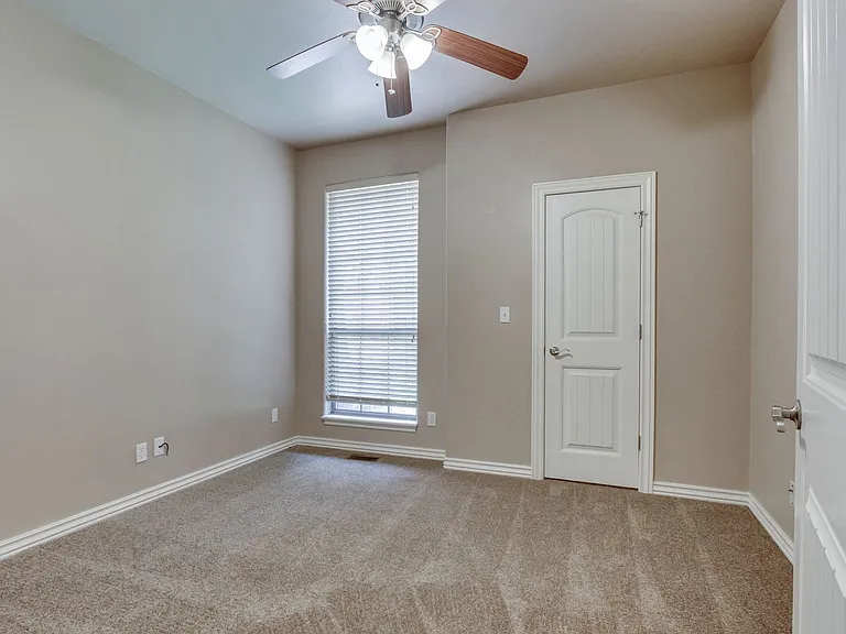 3341 Heritage Green Cir — Photo 43