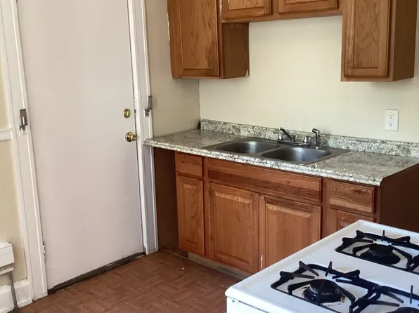 433 N 29th St, Milwaukee, WI 53208