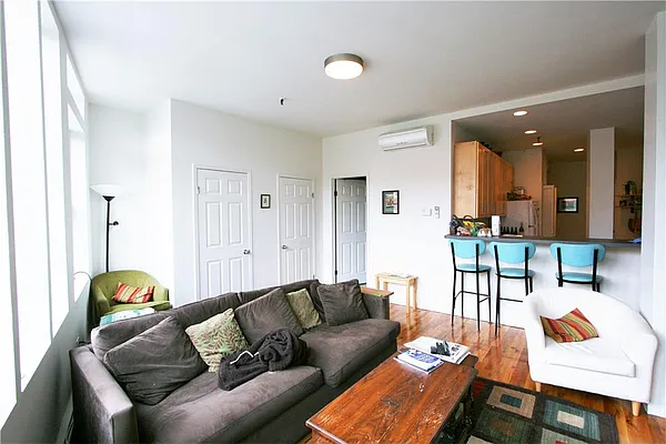 Rented by R New York | media 43