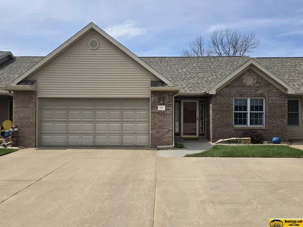 511 Clearwater Cir, Beatrice, NE 68310