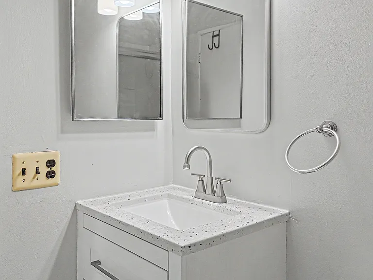 2736 Glengyle Dr #3 — Photo 16