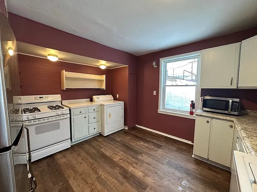 2 bed, $1,200 — Photo 2