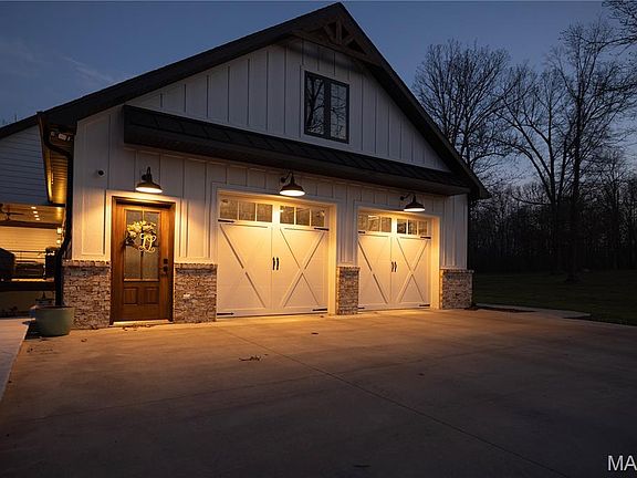 2nd image of 437 Ridgeview Ln