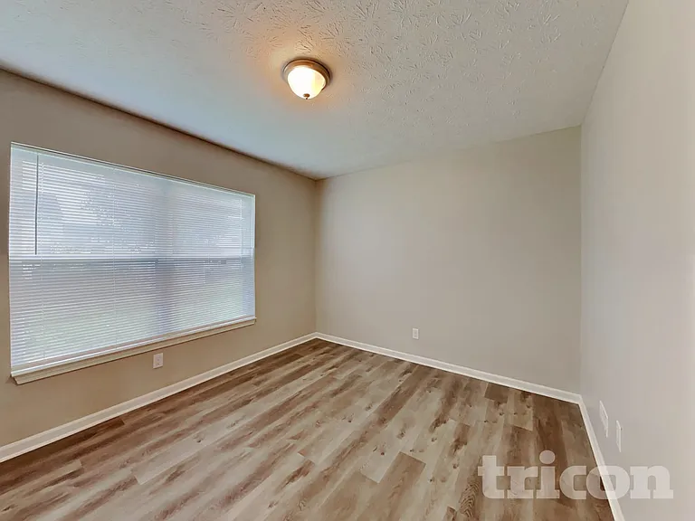 6804 Smithfield Blvd — Photo 4