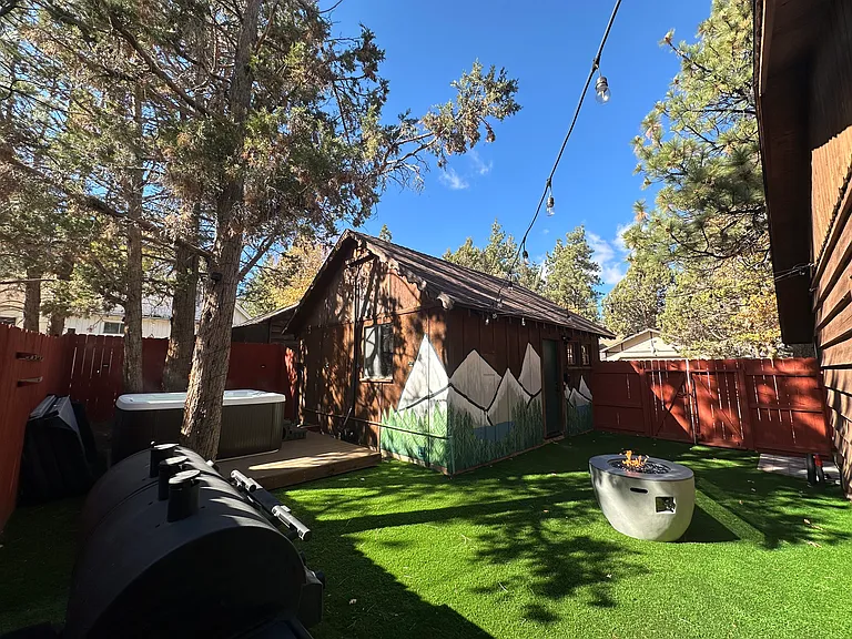 576 Holmes Ln — Photo 11