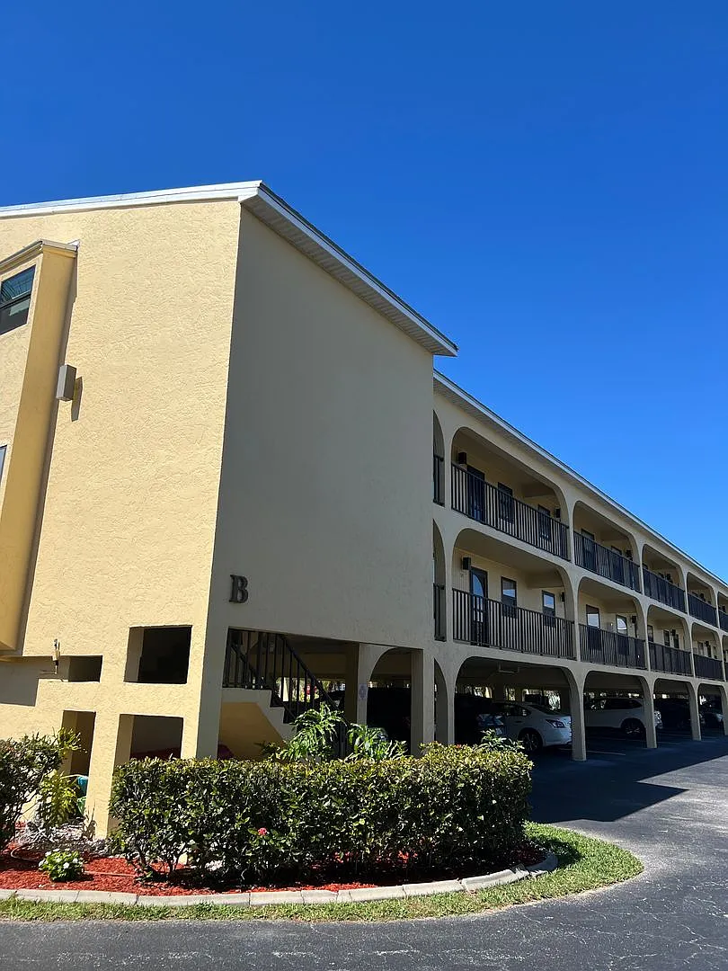 Located on the Myakka River in El Jo Bean 2nd floor — Photo 2