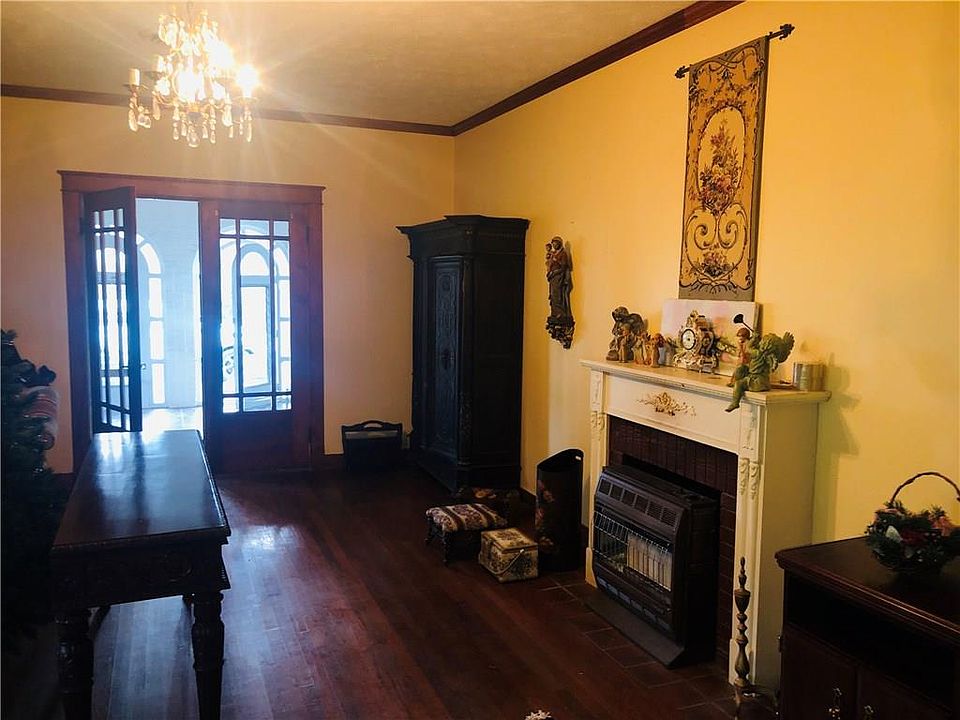 2nd image of 386 Main St