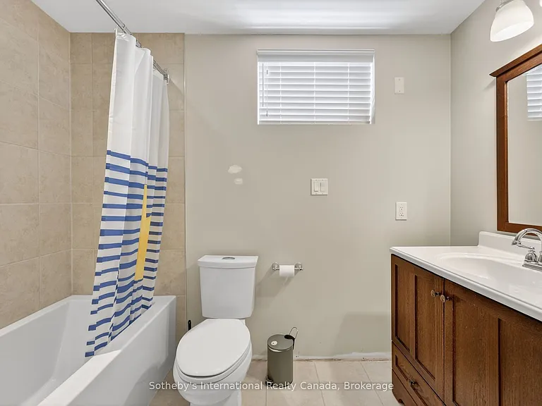 36 Kayla Cres — Photo 43