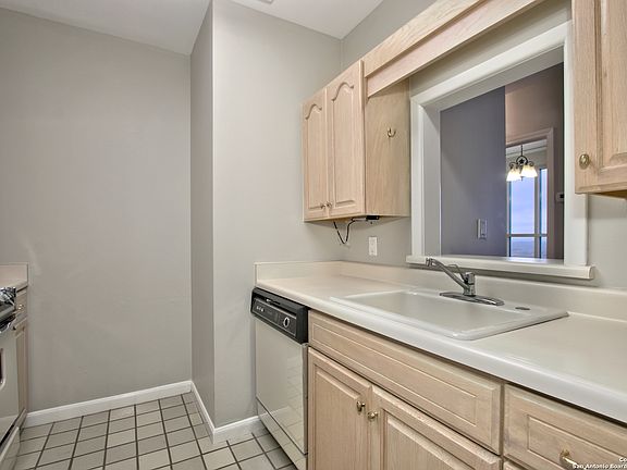 5th image of 1 TOWERS PARK LN #1606