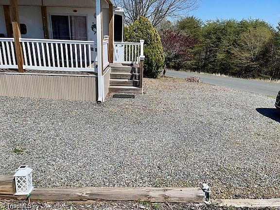 3rd image of 104 Grand View Dr