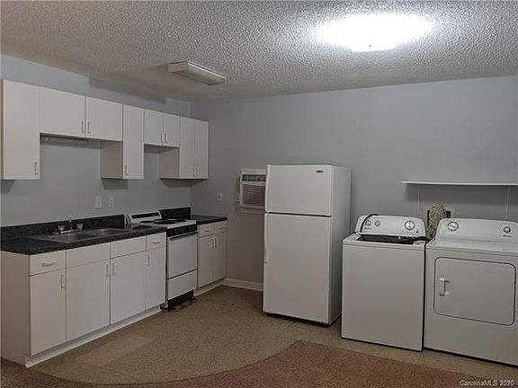 2nd image of 506 S Oak St