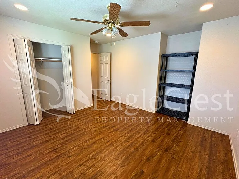 216 N Park St — Photo 42