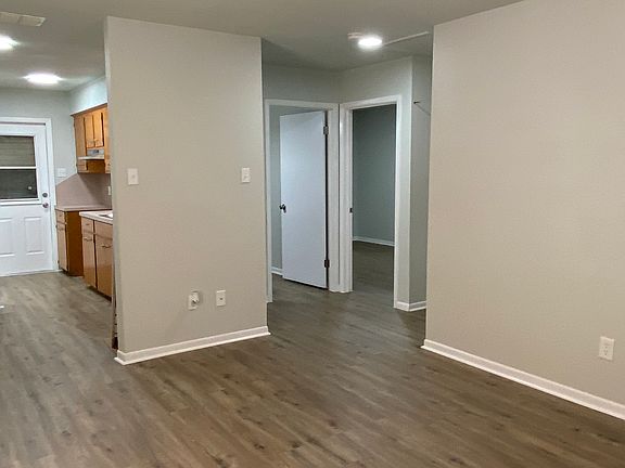 4th image of 4621 Brookdale Dr