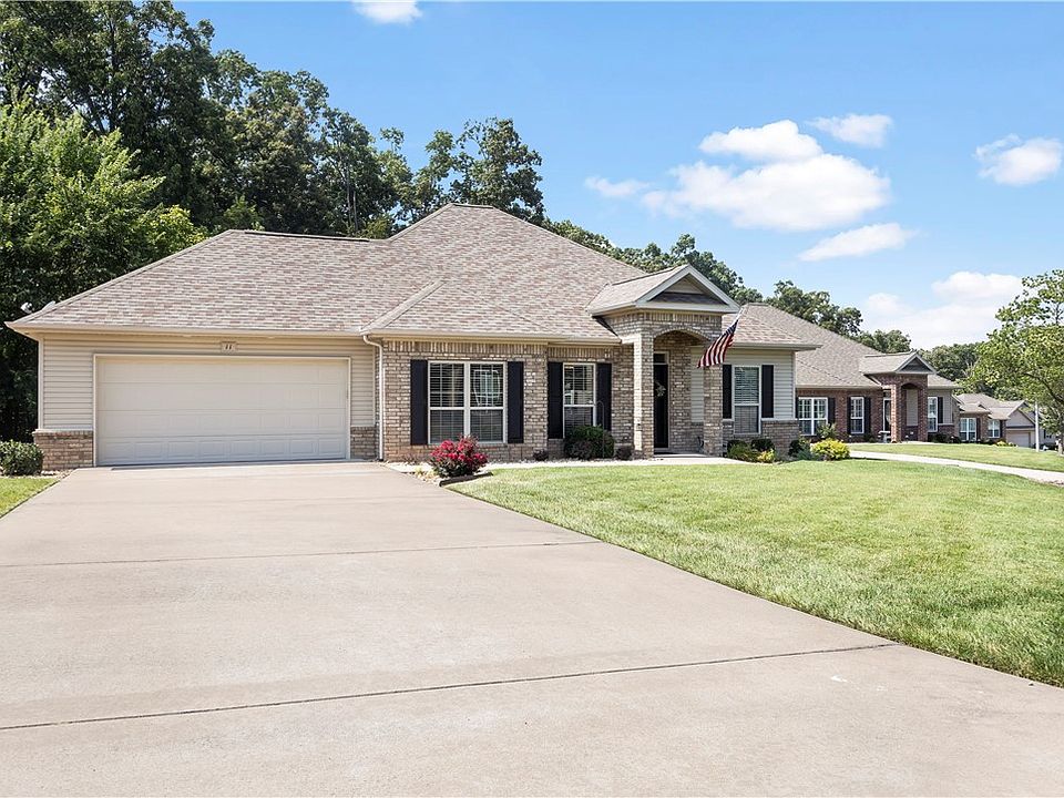 1st image of 11 Parkridge Dr