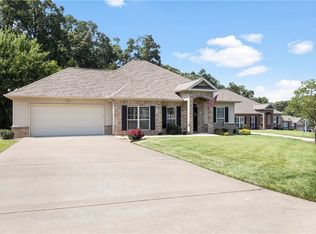 11 Parkridge Dr, Bella Vista, AR 72715