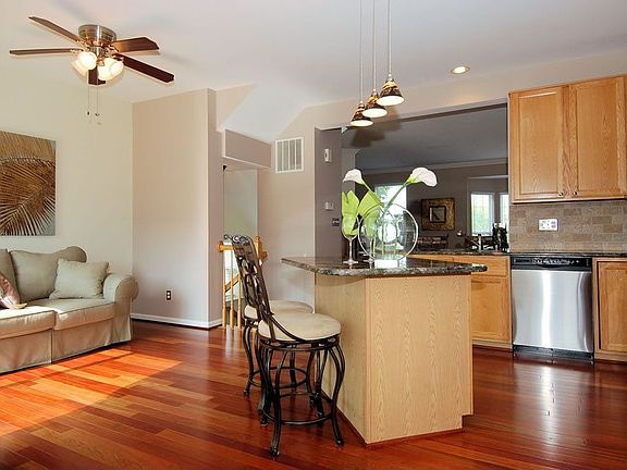 5th image of 2536 Banshire Dr