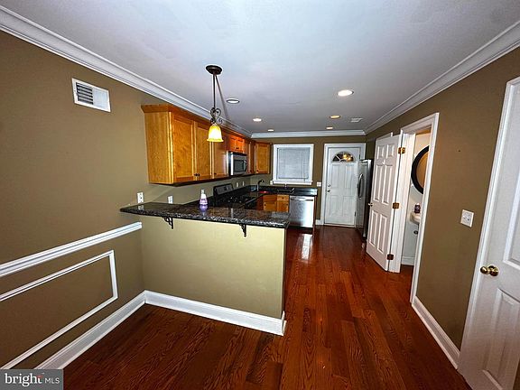 4th image of 1725 Federal St