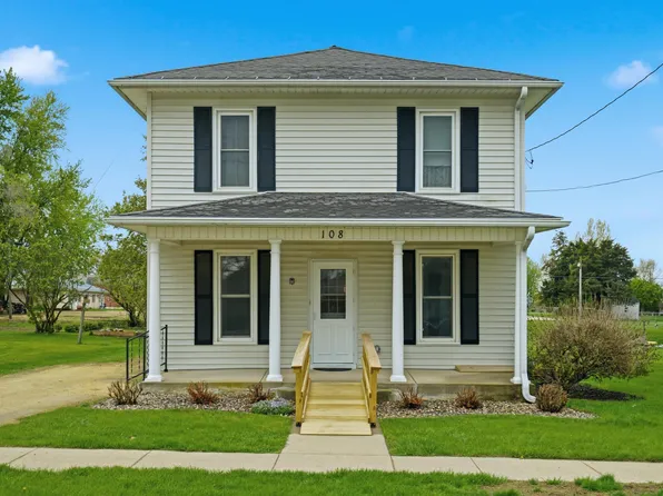 108 W Elm St, Strawberry Point, IA 52076