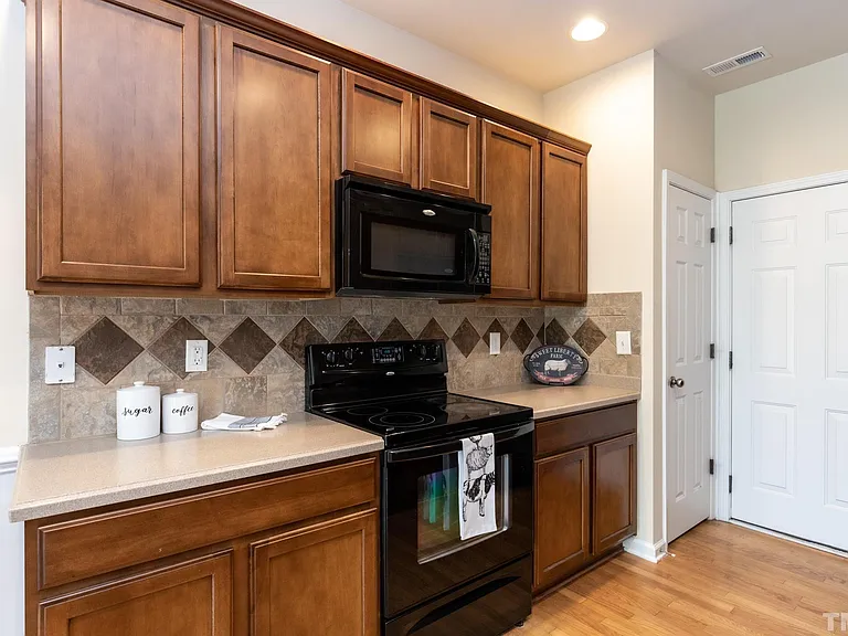 700 Mardonie Reach Ln — Photo 9