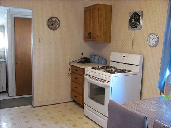 4th image of 64 Kelvin Dr