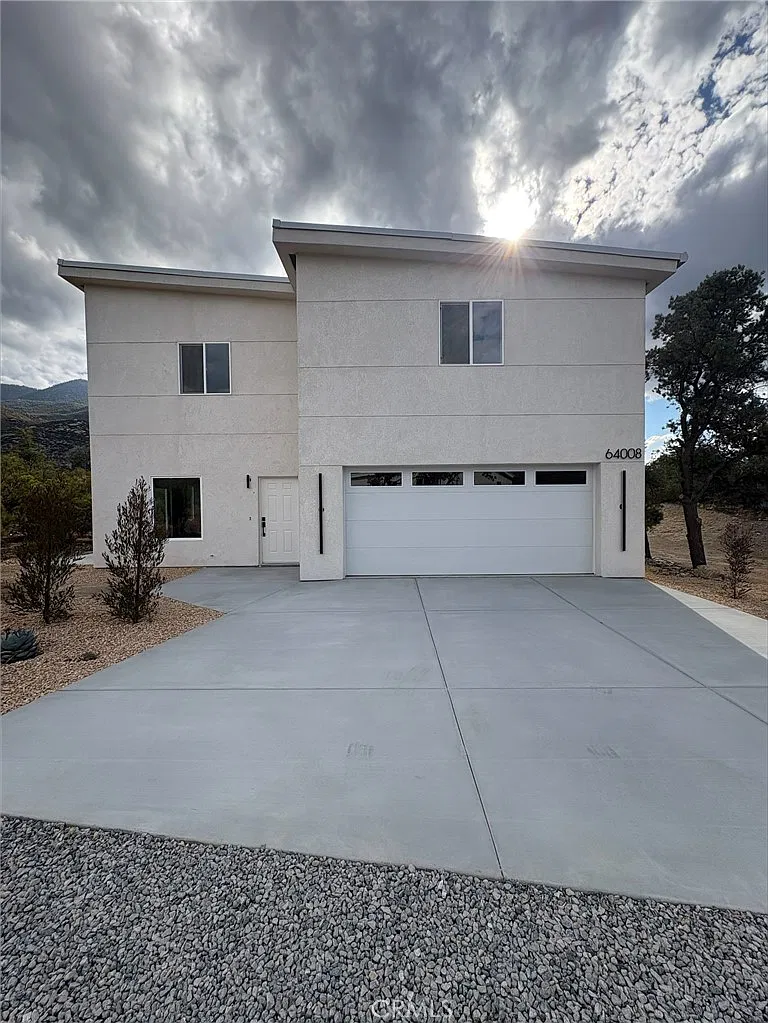 4 bed, 5.0 bath, 3000 sqft, $3,950 — Photo 1