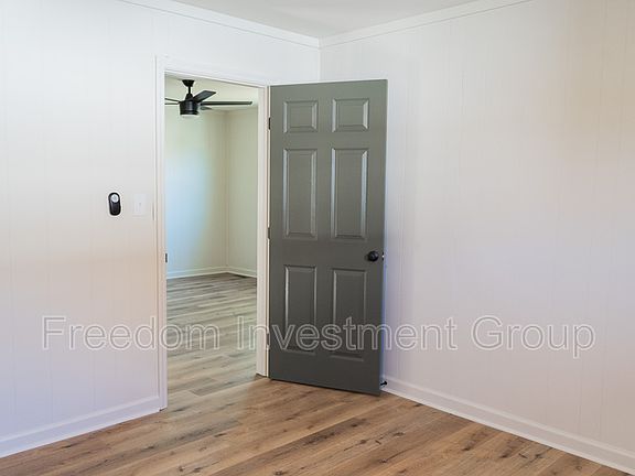 5th image of 260 S Magnolia St