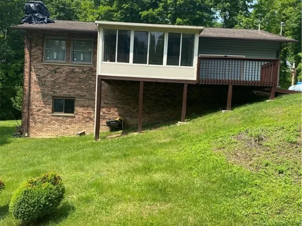 749 Timber Ln, Elkview, WV 25071