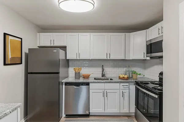 Eagle Rock Apartments at Framingham — Photo 3