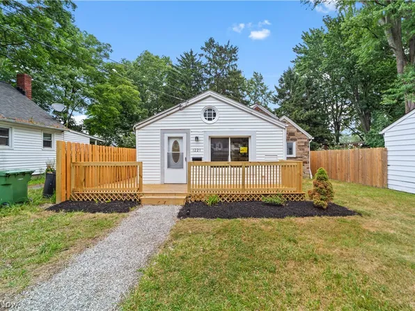 1221 E 340th St, Eastlake, OH 44095