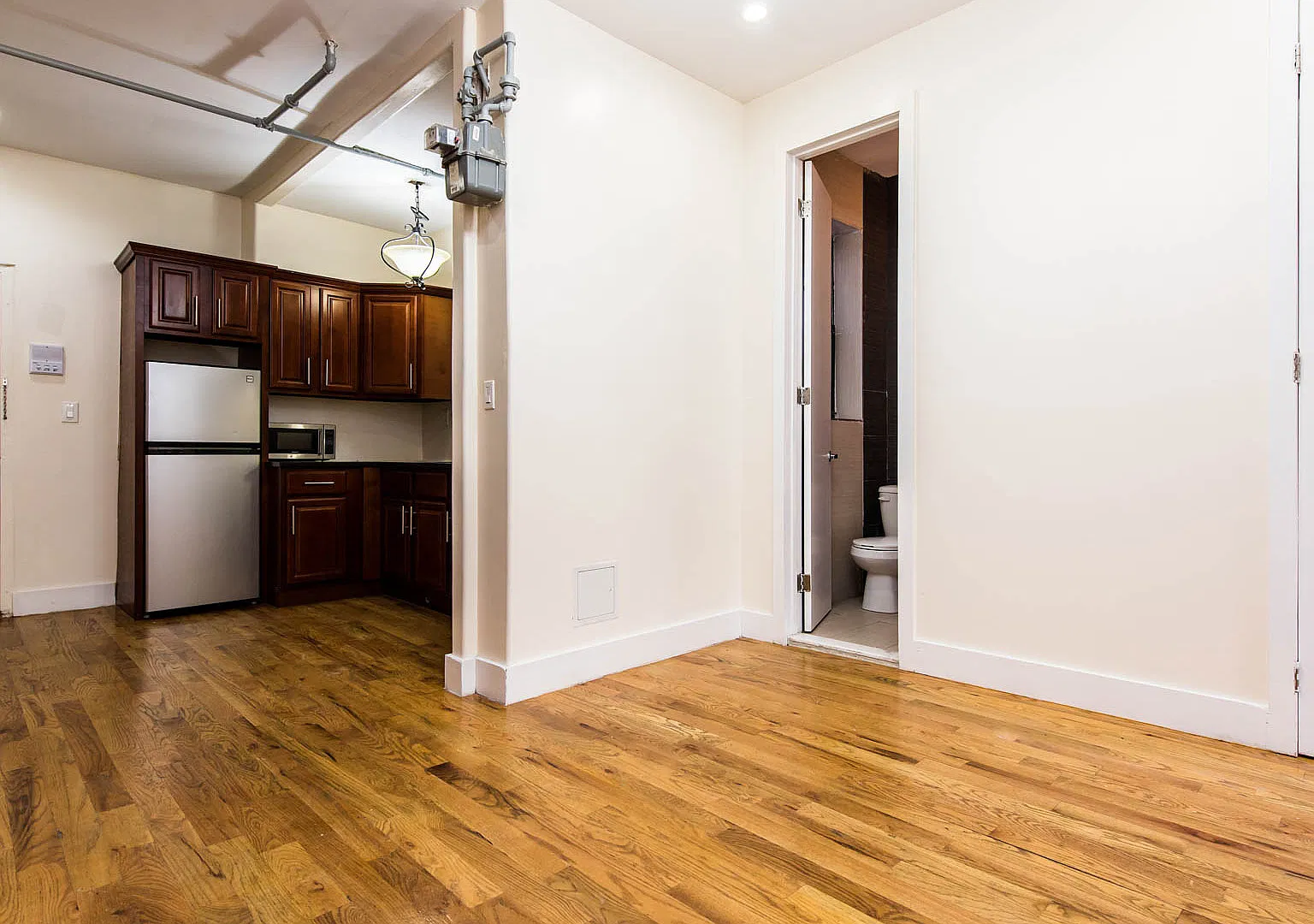 206 Scholes Street — Photo 4