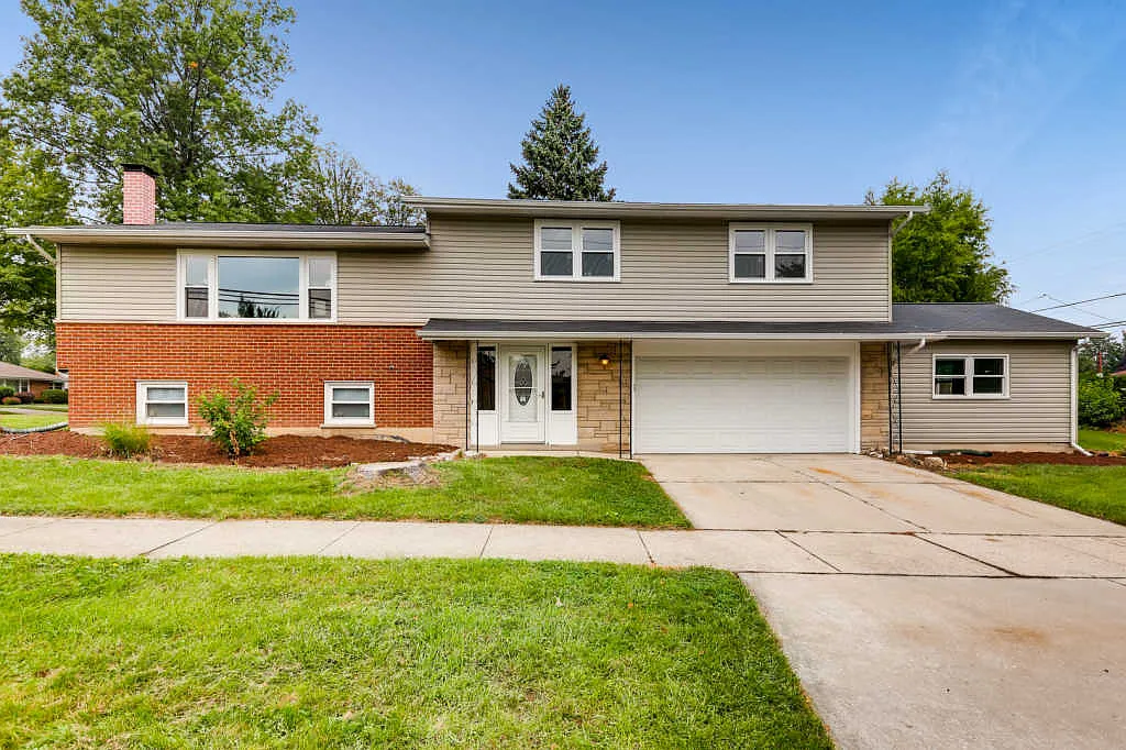 300 E View St photo 1