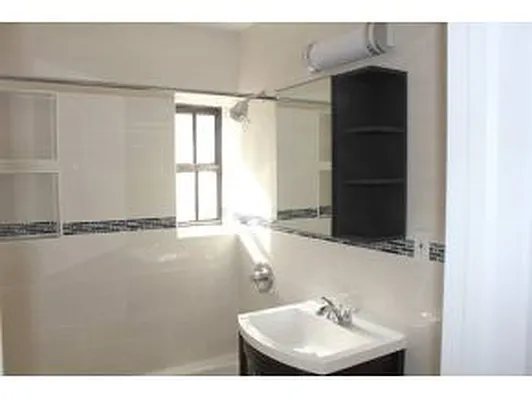 Sold by Guan Realty Corp | media 4